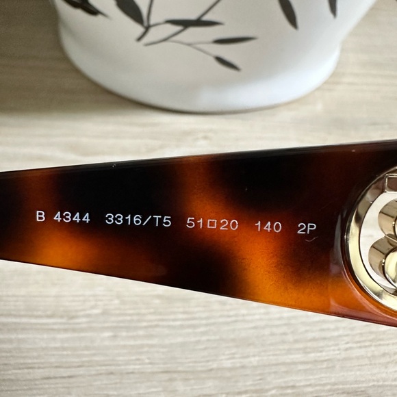 Burberry sunglasses preloved - Picture 5 of 6